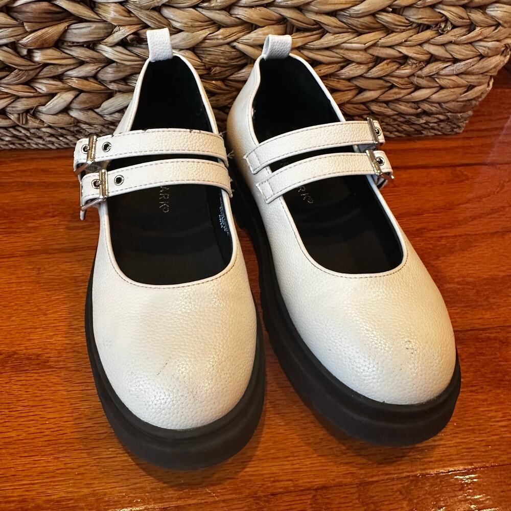 White Mary Janes sz 3 Little Girl - Picture 2 of 7